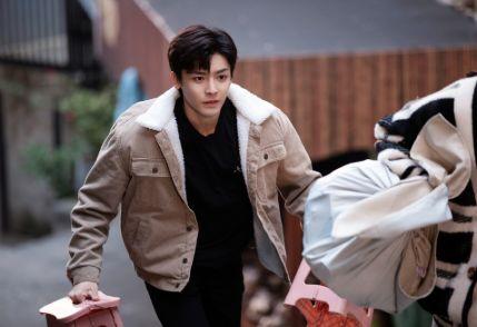 娱乐吃瓜君侯明昊,娱乐吃瓜界的“瓜王”崛起之路